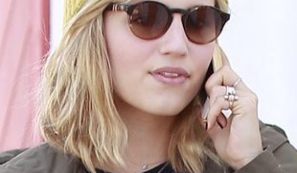 Dianna Agron w parce i lenonkach (FOTO) Dianna Agron w parce i lenonkach (FOTO)