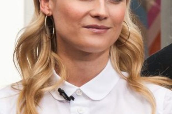 Diane Kruger w Louboutinach i skórzanej spódnicy