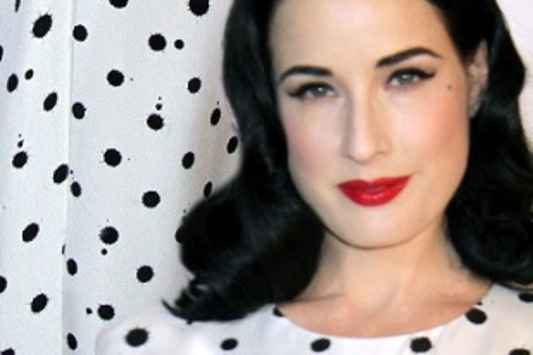 Dita Von Teese w białej sukience