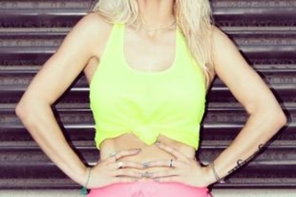 Zagadka! Kto pochwalił się zgrabnym ciałem w bikini? (FOTO)