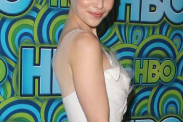 Emilia Clarke w Donna Karan Atelier (FOTO)