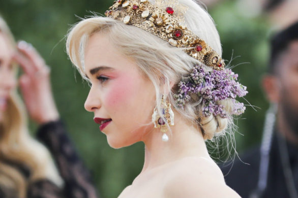 Emilia Clarke obcięła włosy! Krótka fryzura idealna na lato?