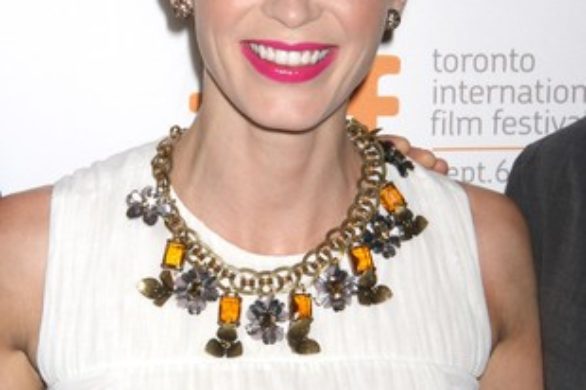 Emily Blunt w sukience Tory Burch