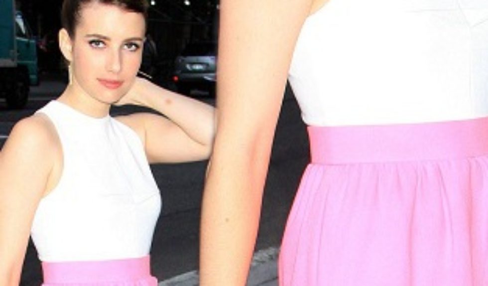 Emma Roberts w biało-różowej sukience Emma Roberts w biało-różowej sukience