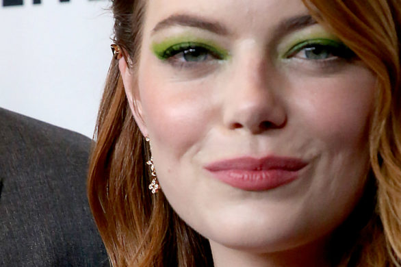 Emma Stone z kwiatami we włosach… i z zielonymi oczami
