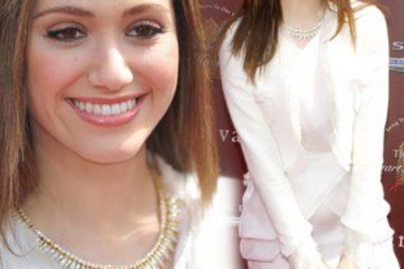 Emmy Rossum doskonale dobiera dodatki (FOTO)