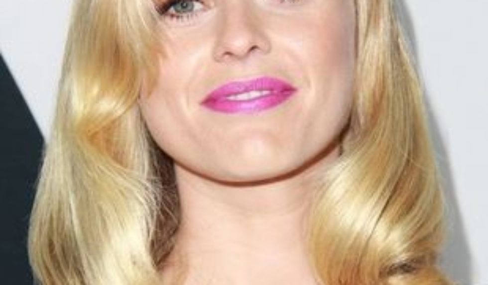 Alice Eve – zoom na usta (FOTO)