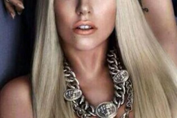 Lady Gaga topless dla Versace! (FOTO)