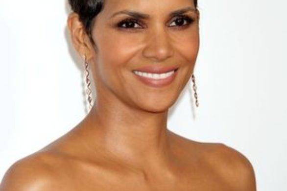 Halle Berry uczy jak używać perfum