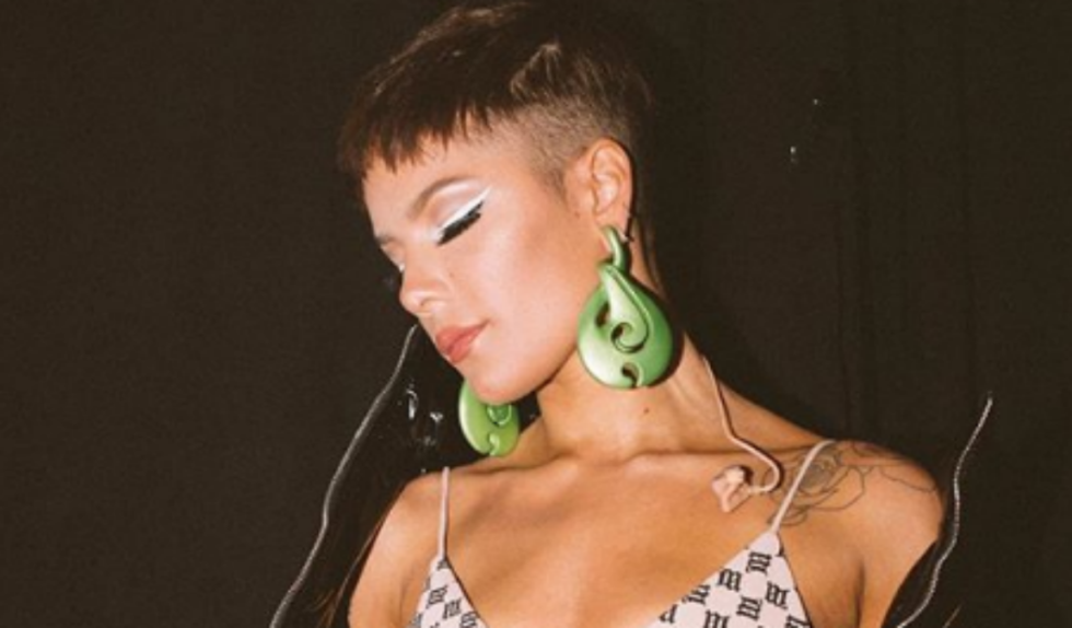 Halsey też uwielbia trend na pastelowe włosy. Nie zgadniesz jaki odcień wybrała! Halsey też uwielbia trend na pastelowe włosy. Nie zgadniesz jaki odcień wybrała!
