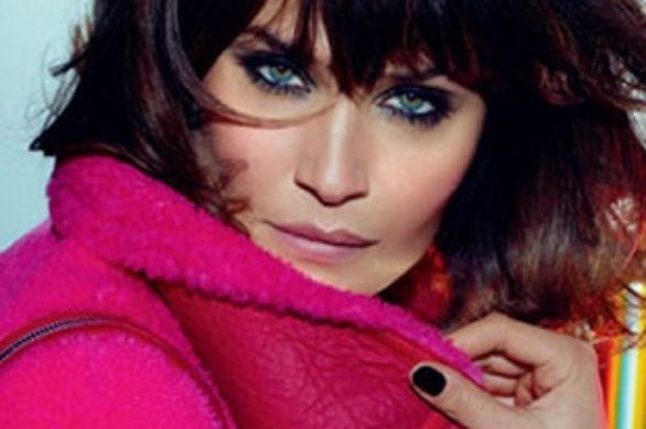Helena Christensen na okładce majowego Elle Brazil