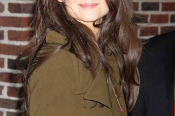 Katie Holmes w dwóch stylizacjach u Lettermana