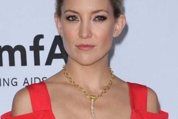 Kate Hudson w kurteczce IRO i pastelowych okularach (FOTO)