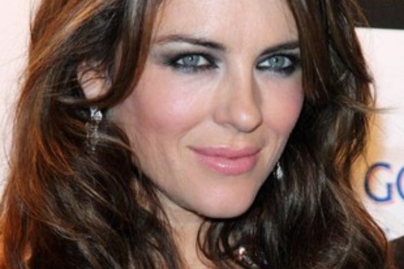 Liz Hurley w sukni z cekinów