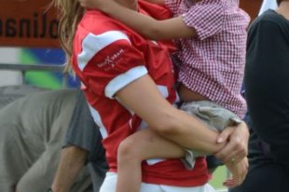 Czyje to wysportowane ciało? (FOTO)