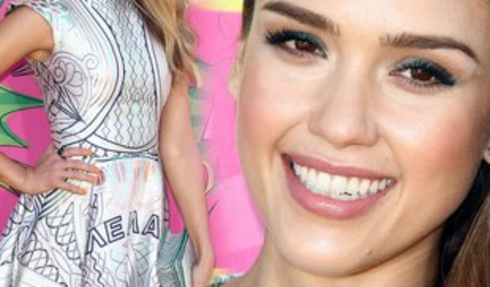 Jessica Alba w sukience Mary Katrantzou (FOTO)