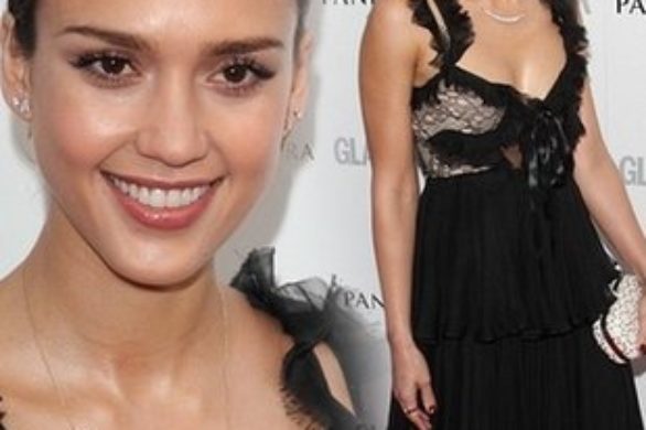 Jessica Alba w sukni Alexandra McQueena (FOTO)