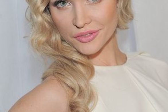 Joanna Krupa w bieli na pokazie Przybylskiego (FOTO)