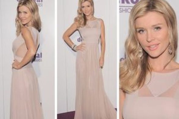 Joanna Krupa w powłóczystej sukience z trenem (FOTO)
