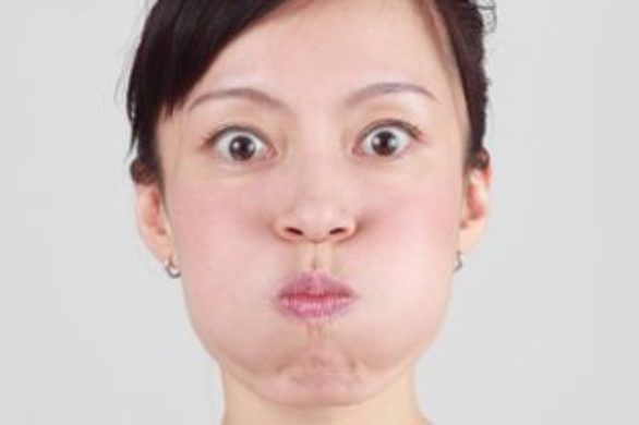 Tydzień z jogą twarzy. Dzień 4 – lwia zmarszczka (VIDEO)