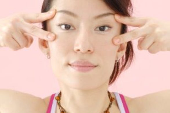 Tydzień z jogą twarzy. Dzień 5 – okolice oczu (VIDEO)