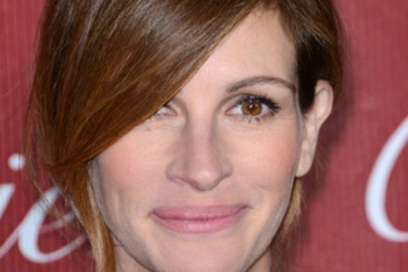 Zasłaniająca twarz fryzura Julii Roberts (FOTO)