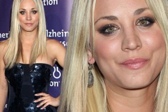 Kaley Cuoco w granatowej sukni Monique Lhuillier