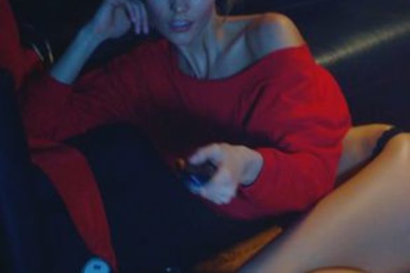 Karlie Kloss rozbiera się w teledysku (VIDEO)