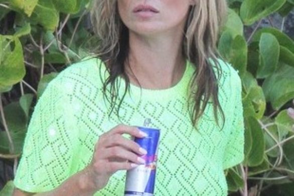Kate Moss nago w wannie na okładce Love