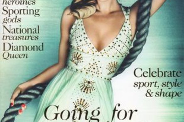 Kate Moss w Versace na okładce Vogue