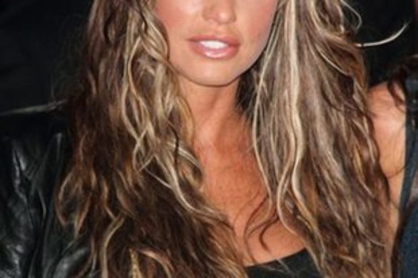 Katie Price zrezygnowała z przedłużanych kosmyków (FOTO)