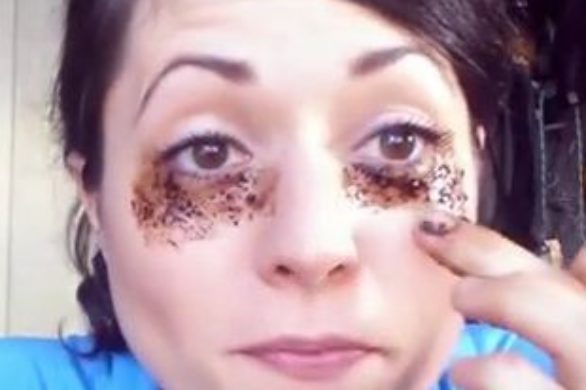 Położyła kawę pod oczy… Jaki był efekt? Zobaczcie! (VIDEO)