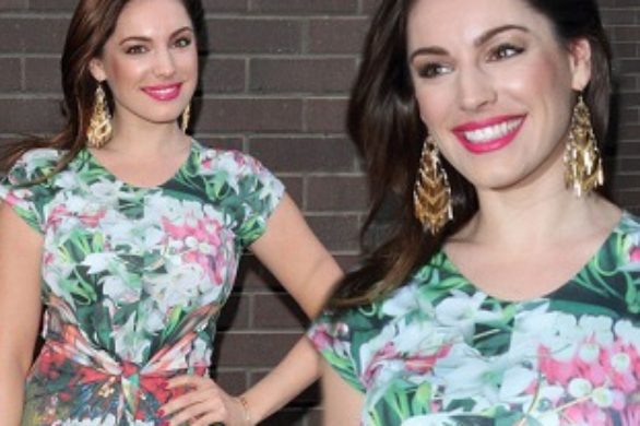 Kelly Brook w kwiecistej sukience