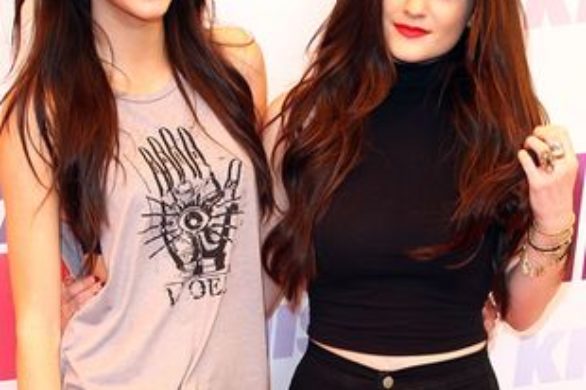 Siostry Jenner ramię w ramię na jednej imprezie (FOTO)