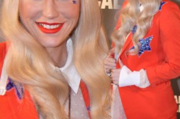 Ke$ha w garniturze marki Paul & Joe (FOTO)