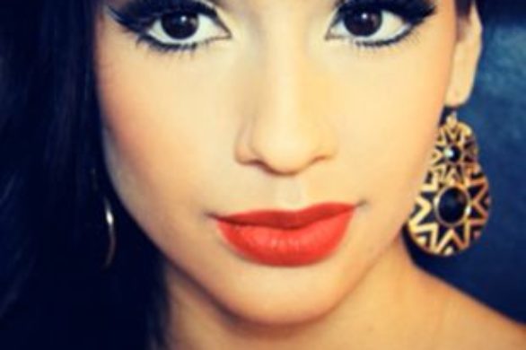 Świąteczny makijaż w stylu Kim Kardashian (FOTO)