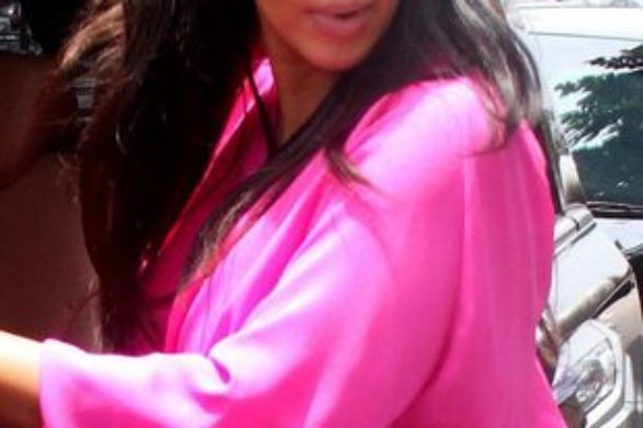 Kim Kardashian w różowej sukience i Louboutinach (FOTO)