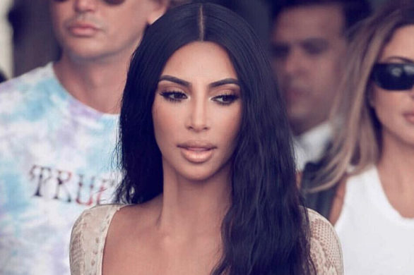 Najlepsze makijaże Kim Kardashian z czerwonego dywanu!