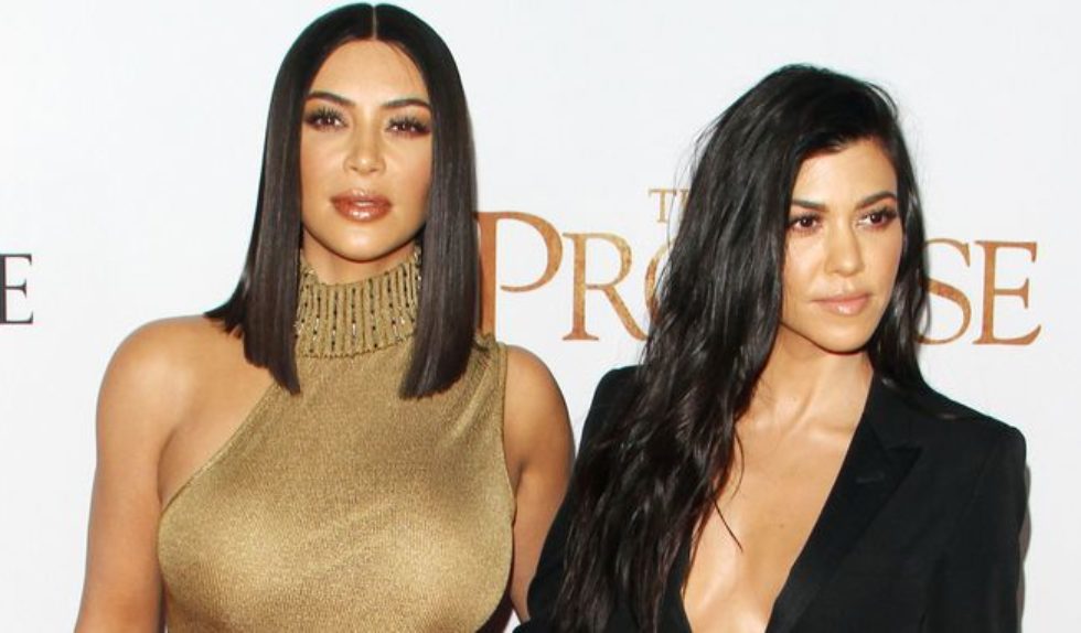 Kim i Kourtney Kardashian w końcu pokazały się na salonach (FOTO) Kim i Kourtney Kardashian w końcu pokazały się na salonach (FOTO)