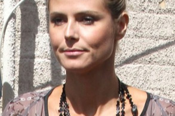 Heidi Klum w czarnej sukience