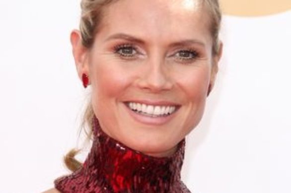 Heidi Klum w lśniącej kreacji Atelier Versace (FOTO)