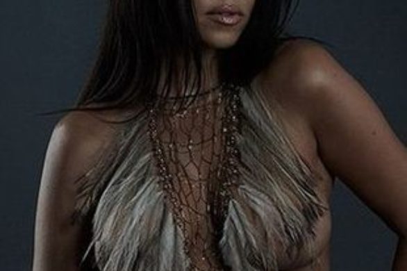 Kourtney Kardashian zdecydowała się na rozbieraną sesję!