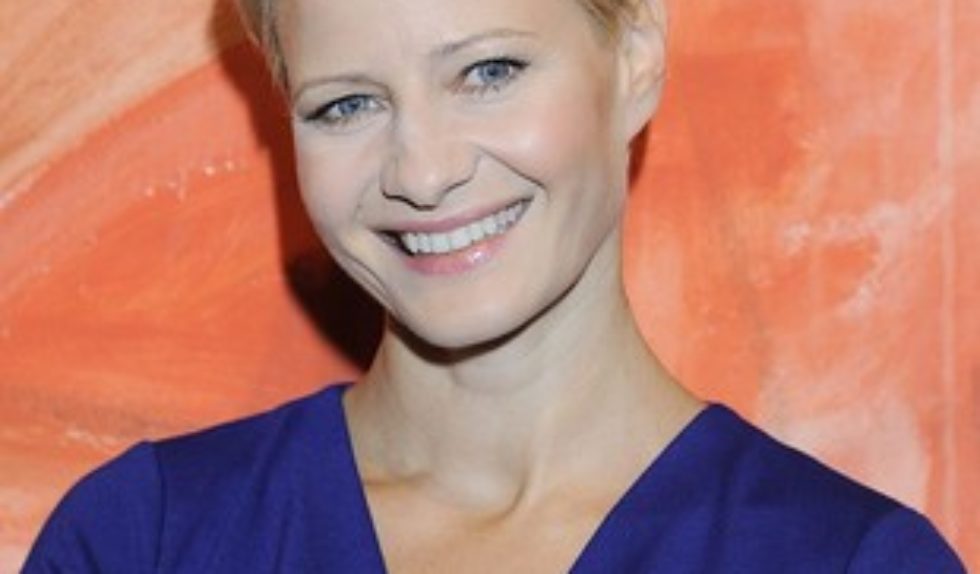 Małgorzata Kożuchowska w kobaltowej sukience