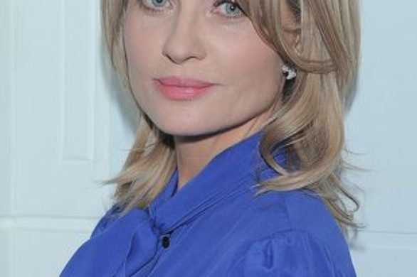 Dwie blondynki w kobaltowych stylizacjach (FOTO)