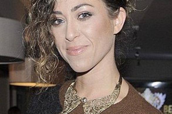 Natalia Kukulska w złotym kołnierzyku