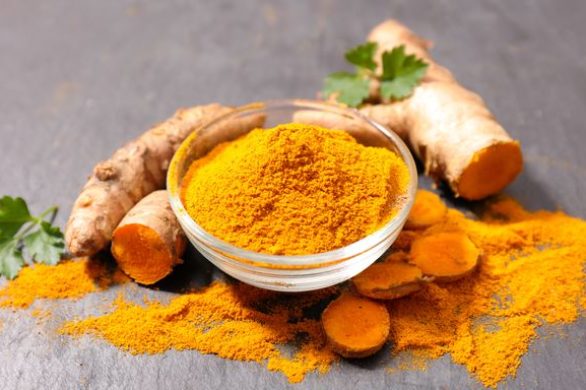 Powiedz „tak” kurkumie! Koktajl odchudzający i maska na przebarwienia