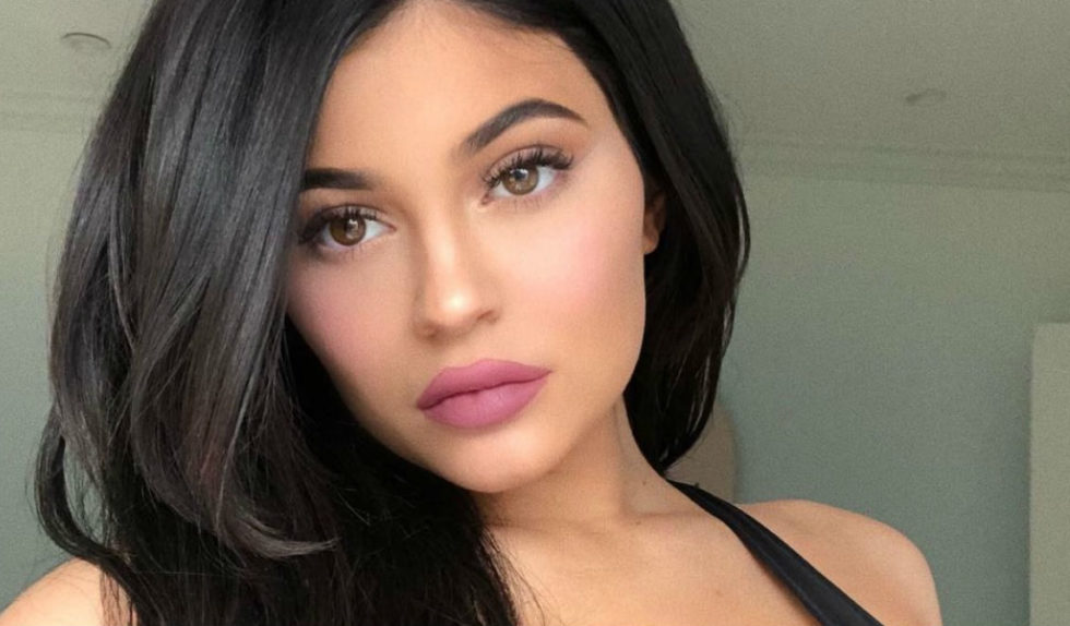 Kylie Jenner zmieniła kolor włosów! Jak prezentuje się w platynowym blondzie? Kylie Jenner zmieniła kolor włosów! Jak prezentuje się w platynowym blondzie?