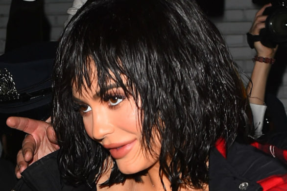 W końcu! Kylie Jenner pokazuje zdjęcie, na którym widać już sporo krągłości!