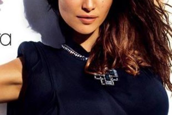 Laetitia Casta w plażowej sesji