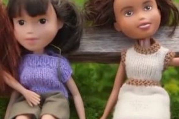 Co się stanie, gdy zmyjesz makijaż z twarzy lalki? (VIDEO)